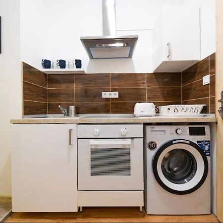 1 Bedroom Flat In Nyar Str., Central Будапеща Екстериор снимка