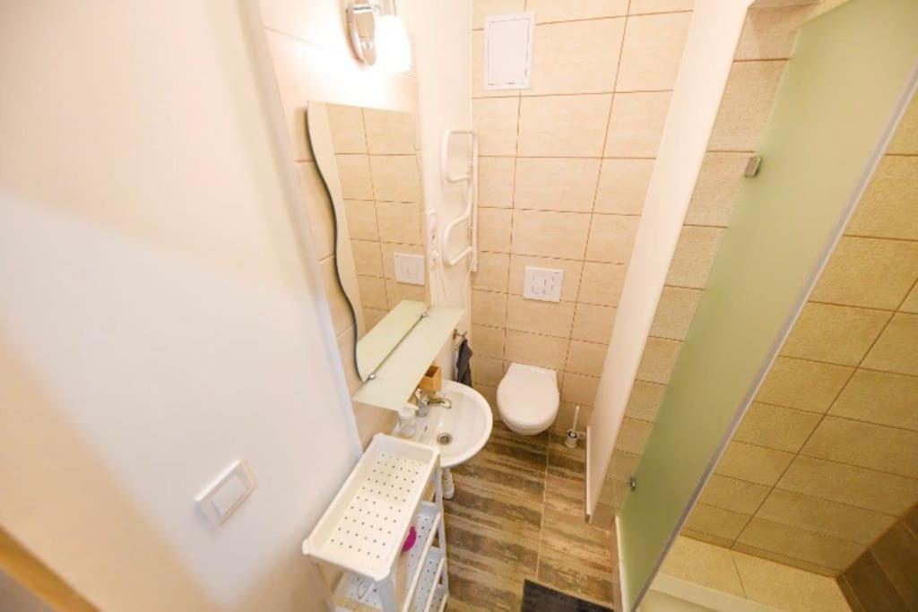 1 Bedroom Flat In Nyar Str., Central Будапеща Екстериор снимка
