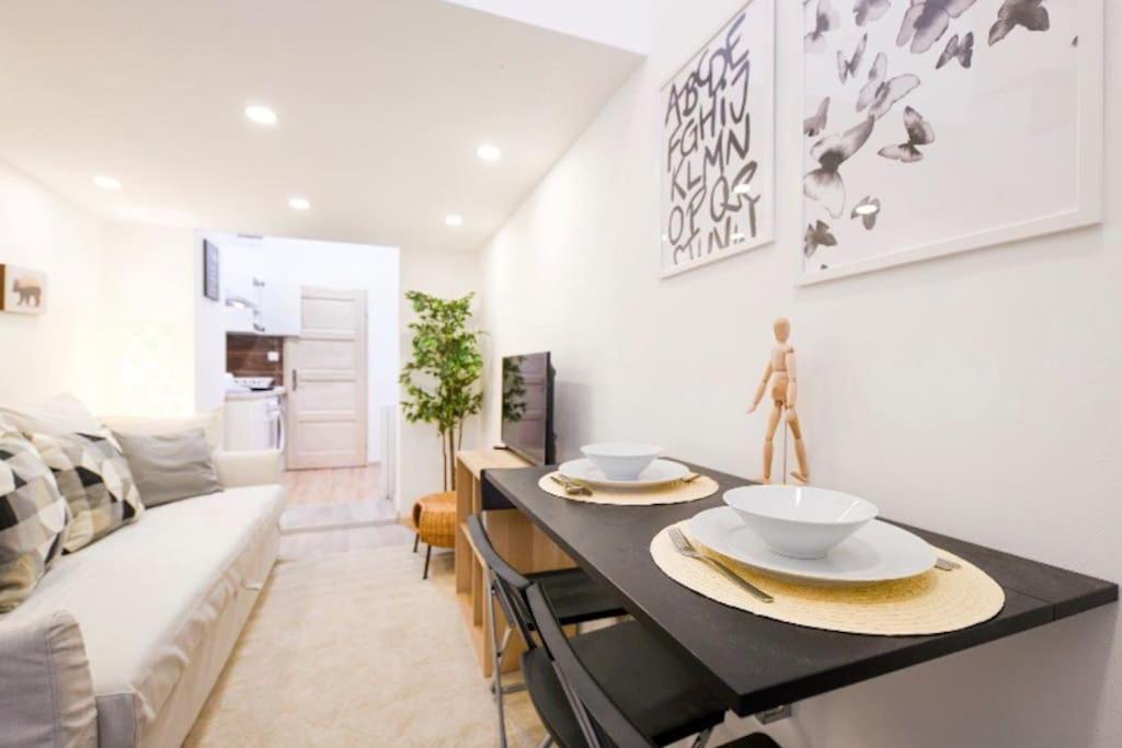 1 Bedroom Flat In Nyar Str., Central Будапеща Екстериор снимка