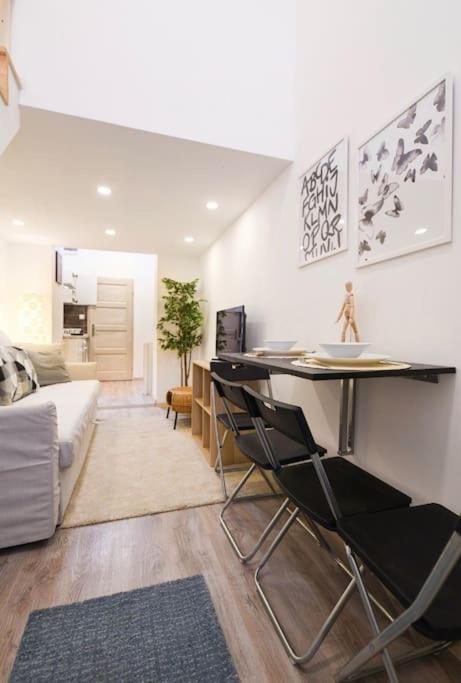 1 Bedroom Flat In Nyar Str., Central Будапеща Екстериор снимка